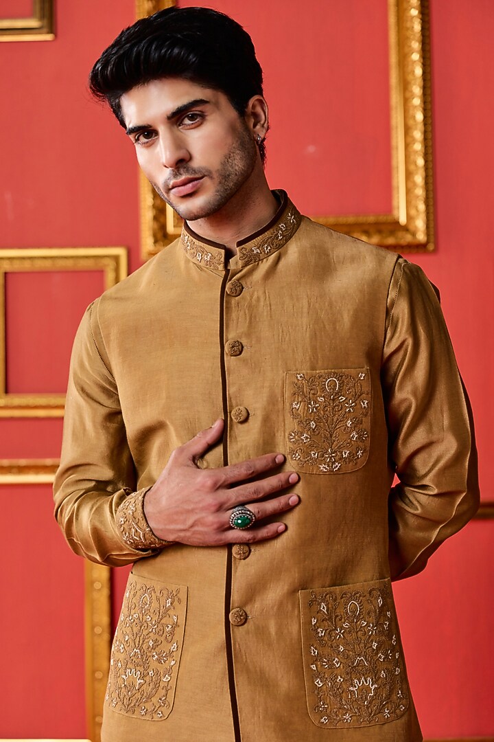 Brown Chanderi Linen Satin Floral Embroidered Bundi Jacket Set by Studio Bagechaa Men at Pernia's Pop Up Shop