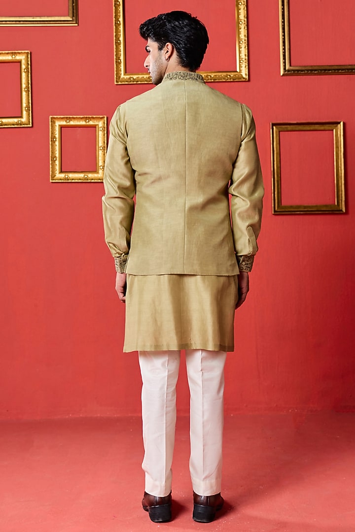 Green Chanderi Linen Satin Hand Embroidered Bundi Jacket Set by Studio Bagechaa Men at Pernia's Pop Up Shop
