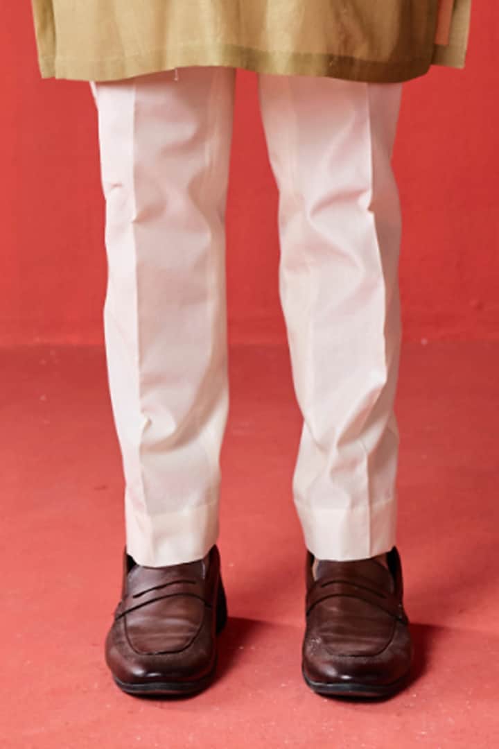 Green Chanderi Linen Satin Hand Embroidered Bundi Jacket Set by Studio Bagechaa Men at Pernia's Pop Up Shop