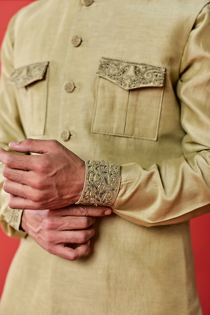 Green Chanderi Linen Satin Hand Embroidered Bundi Jacket Set by Studio Bagechaa Men at Pernia's Pop Up Shop