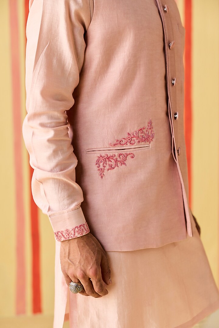 Pink Chanderi Linen Satin Floral Embroidered Bundi Jacket Set by Studio Bagechaa Men at Pernia's Pop Up Shop