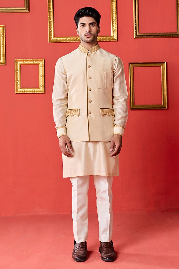 Ivory Chanderi Linen Satin Hand Embroidered Bundi Jacket Set by Studio Bagechaa Men at Pernia's Pop Up Shop