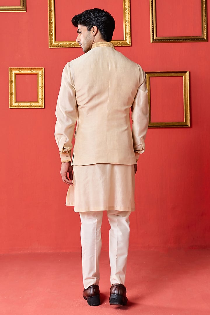 Ivory Chanderi Linen Satin Hand Embroidered Bundi Jacket Set by Studio Bagechaa Men at Pernia's Pop Up Shop