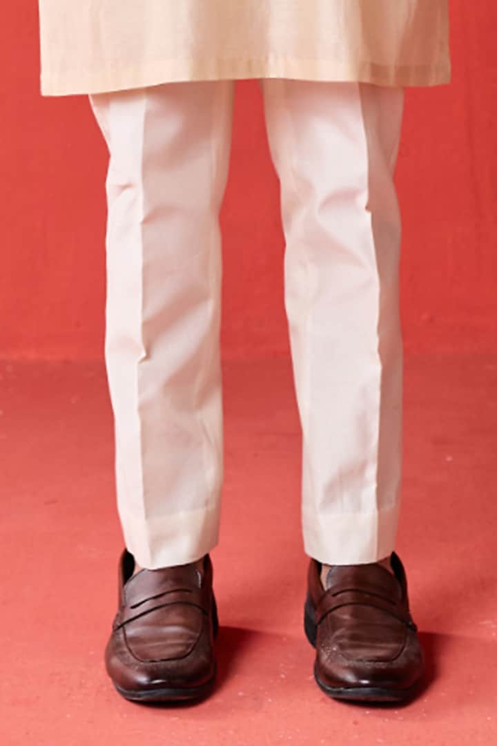 Ivory Chanderi Linen Satin Hand Embroidered Bundi Jacket Set by Studio Bagechaa Men at Pernia's Pop Up Shop