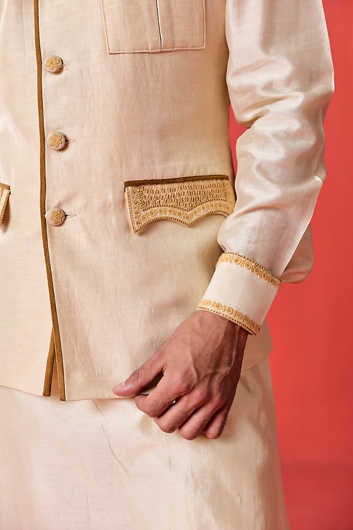 Ivory Chanderi Linen Satin Hand Embroidered Bundi Jacket Set by Studio Bagechaa Men at Pernia's Pop Up Shop