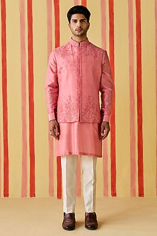 Light Pink Chanderi Linen Satin Hand Embroidered Bundi Jacket Set by Studio Bagechaa Men