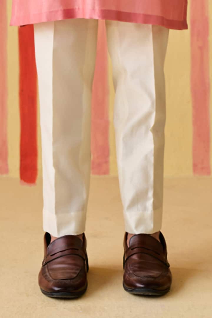 Light Pink Chanderi Linen Satin Hand Embroidered Bundi Jacket Set by Studio Bagechaa Men at Pernia's Pop Up Shop