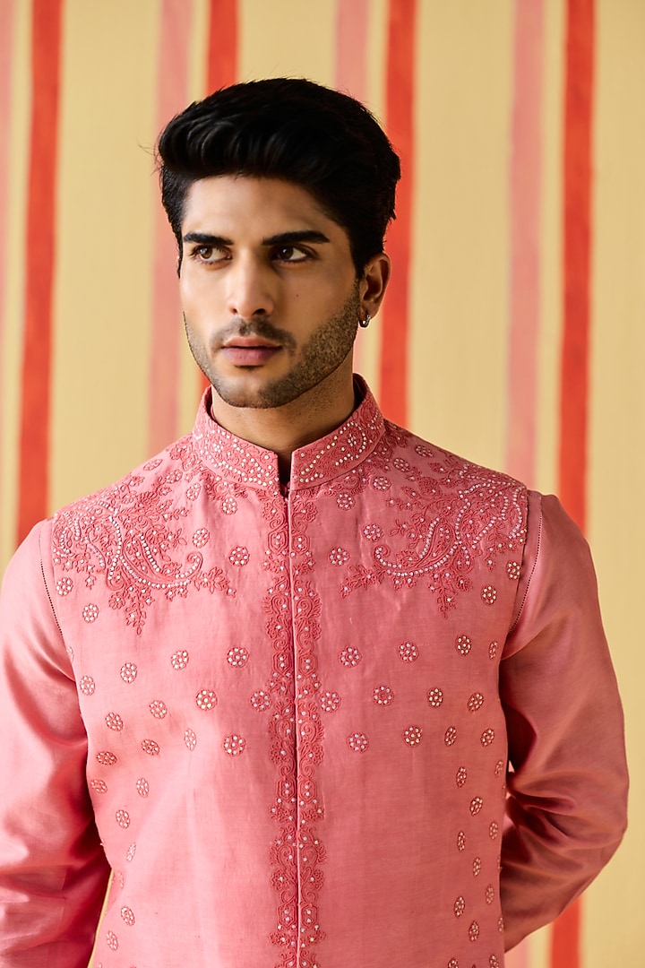 Light Pink Chanderi Linen Satin Hand Embroidered Bundi Jacket Set by Studio Bagechaa Men at Pernia's Pop Up Shop