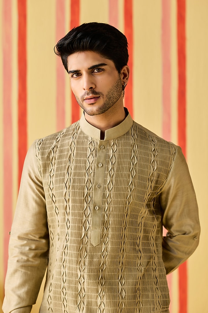 Brown-Green Chanderi Pintuck Kurta Set by Studio Bagechaa Men at Pernia's Pop Up Shop