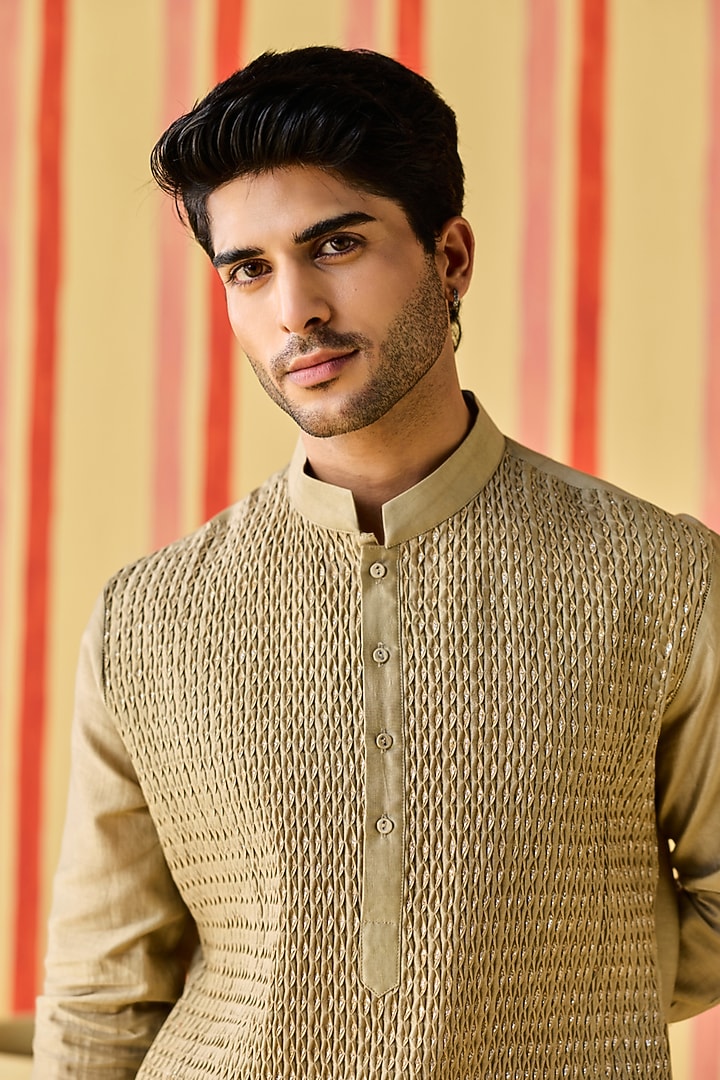 Brown-Green Chanderi Pintuck Kurta Set by Studio Bagechaa Men at Pernia's Pop Up Shop