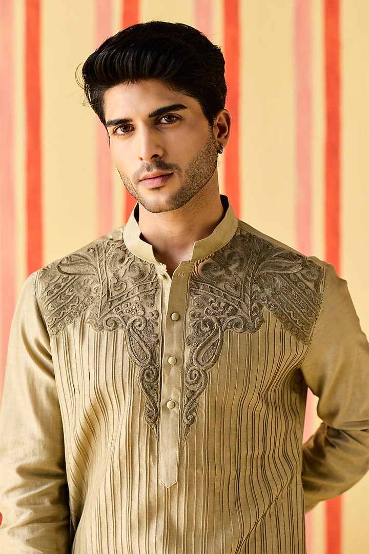 Brown-Green Chanderi Machine Embroidered & Pintuck Kurta Set by Studio Bagechaa Men at Pernia's Pop Up Shop