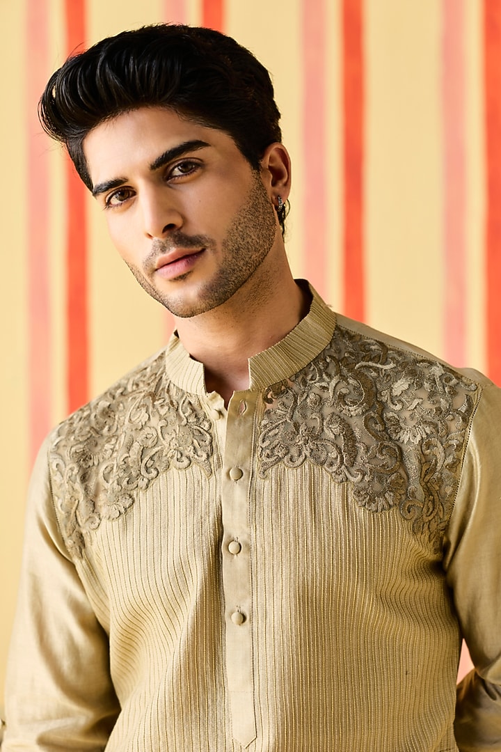 Brown-Green Chanderi Machine Embroidered & Pintuck Kurta Set by Studio Bagechaa Men at Pernia's Pop Up Shop