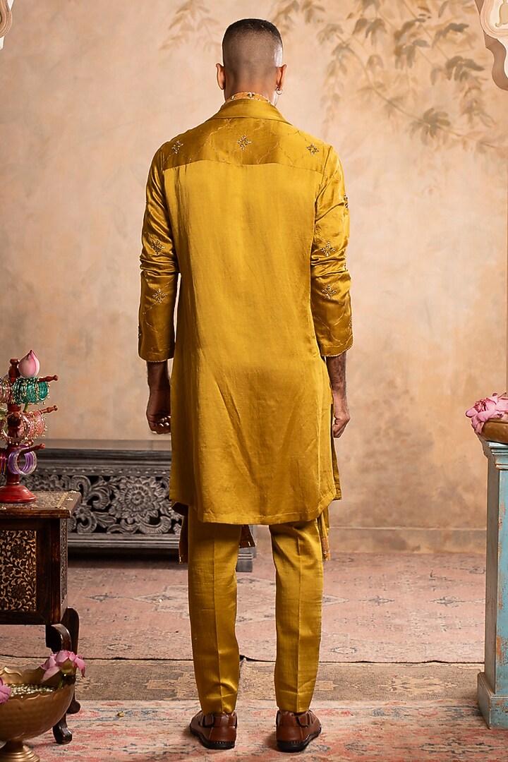 Greenish Yellow Chanderi Dori Embroidered Kurta Set by Studio Bagechaa Men at Pernia's Pop Up Shop
