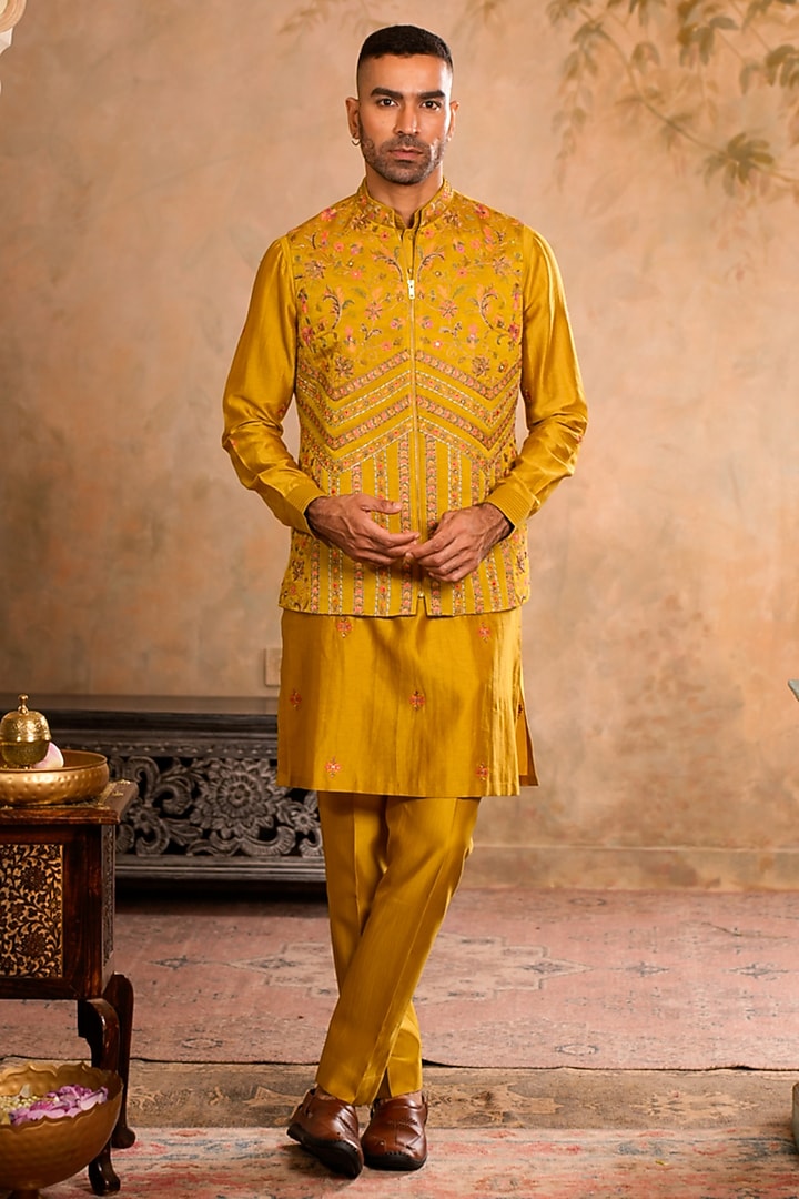 Greenish Yellow Linen Satin Chanderi Dori Embroidered Bundi Jacket Set by Studio Bagechaa Men at Pernia's Pop Up Shop