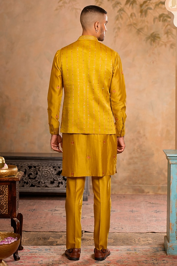 Greenish Yellow Linen Satin Chanderi Dori Embroidered Bundi Jacket Set by Studio Bagechaa Men at Pernia's Pop Up Shop