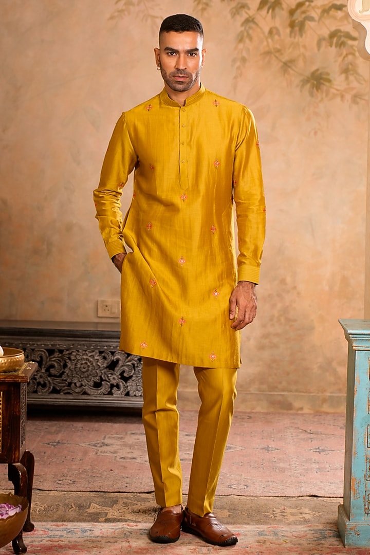 Greenish Yellow Linen Satin Chanderi Dori Embroidered Bundi Jacket Set by Studio Bagechaa Men at Pernia's Pop Up Shop