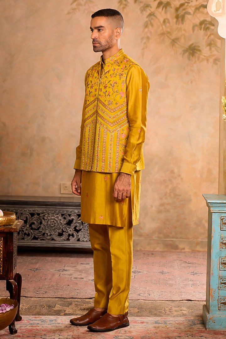 Greenish Yellow Linen Satin Chanderi Dori Embroidered Bundi Jacket Set by Studio Bagechaa Men at Pernia's Pop Up Shop