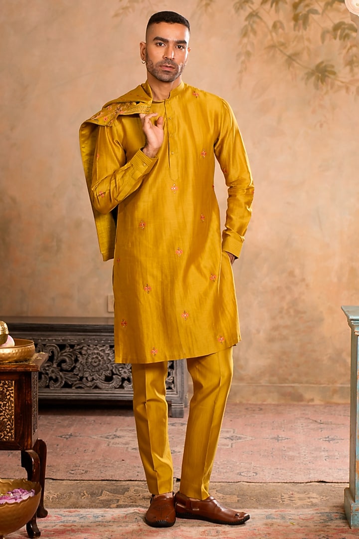 Greenish Yellow Linen Satin Chanderi Dori Embroidered Bundi Jacket Set by Studio Bagechaa Men at Pernia's Pop Up Shop