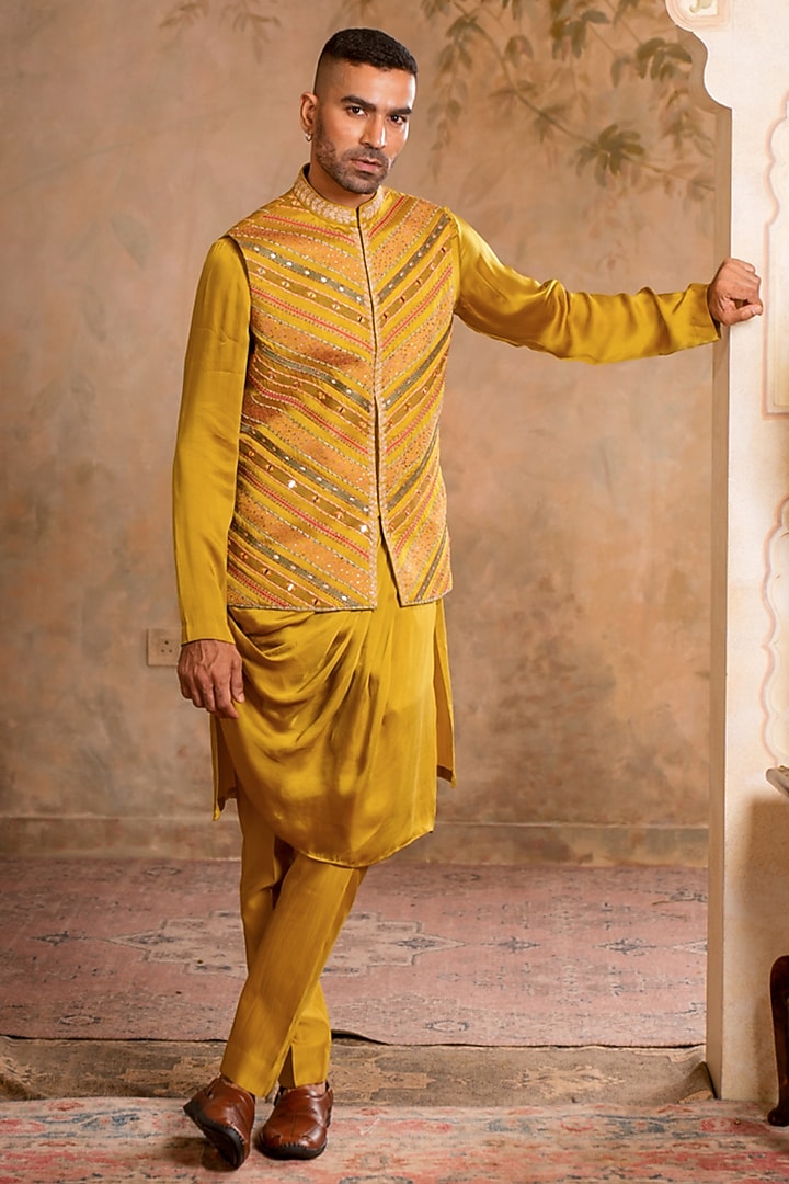 Greenish Yellow Linen Satin Chanderi Dori Embroidered Bundi Jacket Set by Studio Bagechaa Men at Pernia's Pop Up Shop