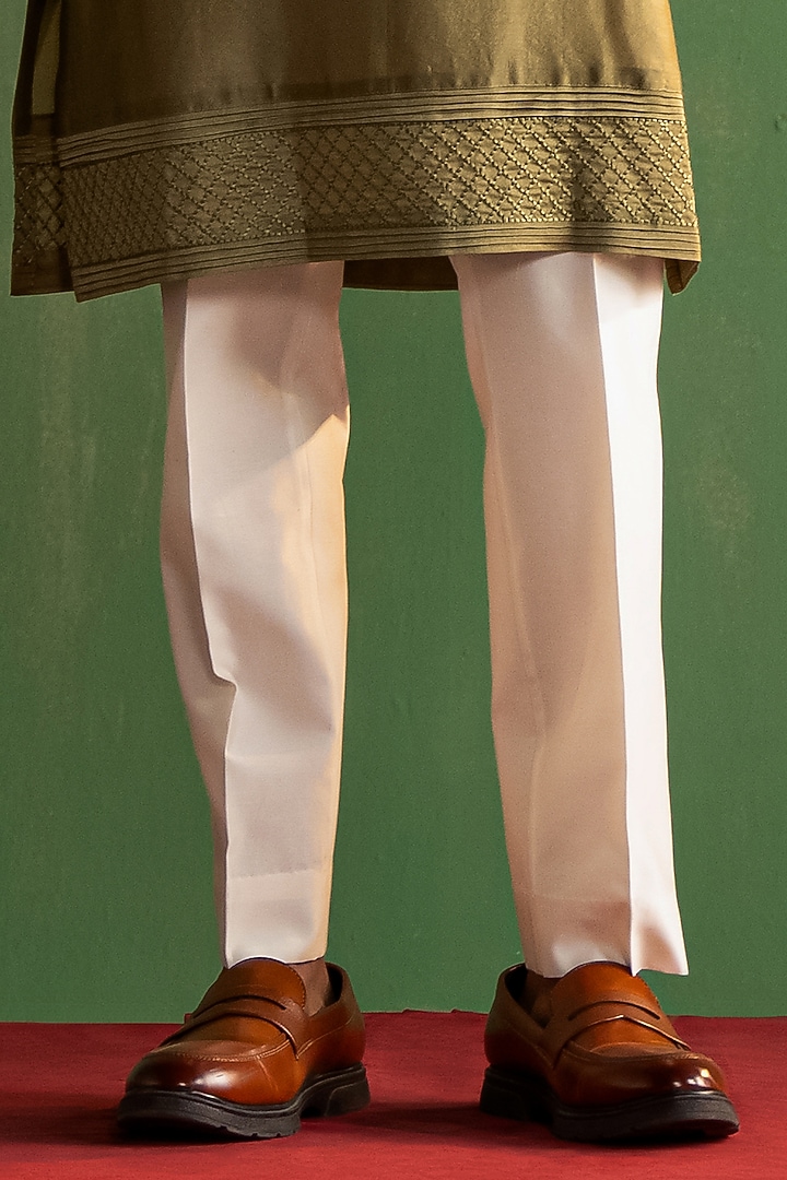 Sage Green Linen Satin Floral Embroidered Bundi Jacket Set by Studio Bagechaa Men at Pernia's Pop Up Shop