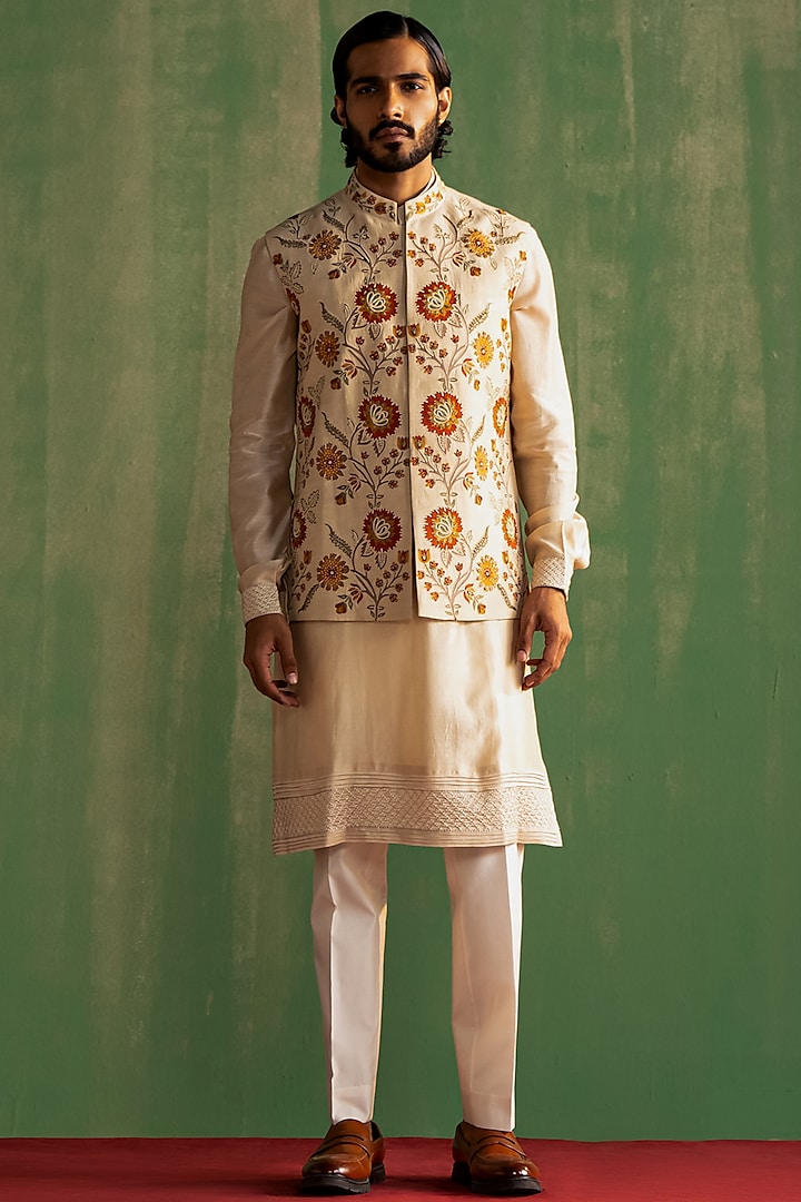 Ivory Linen Satin Floral Embroidered Bundi Jacket Set by Studio Bagechaa Men at Pernia's Pop Up Shop