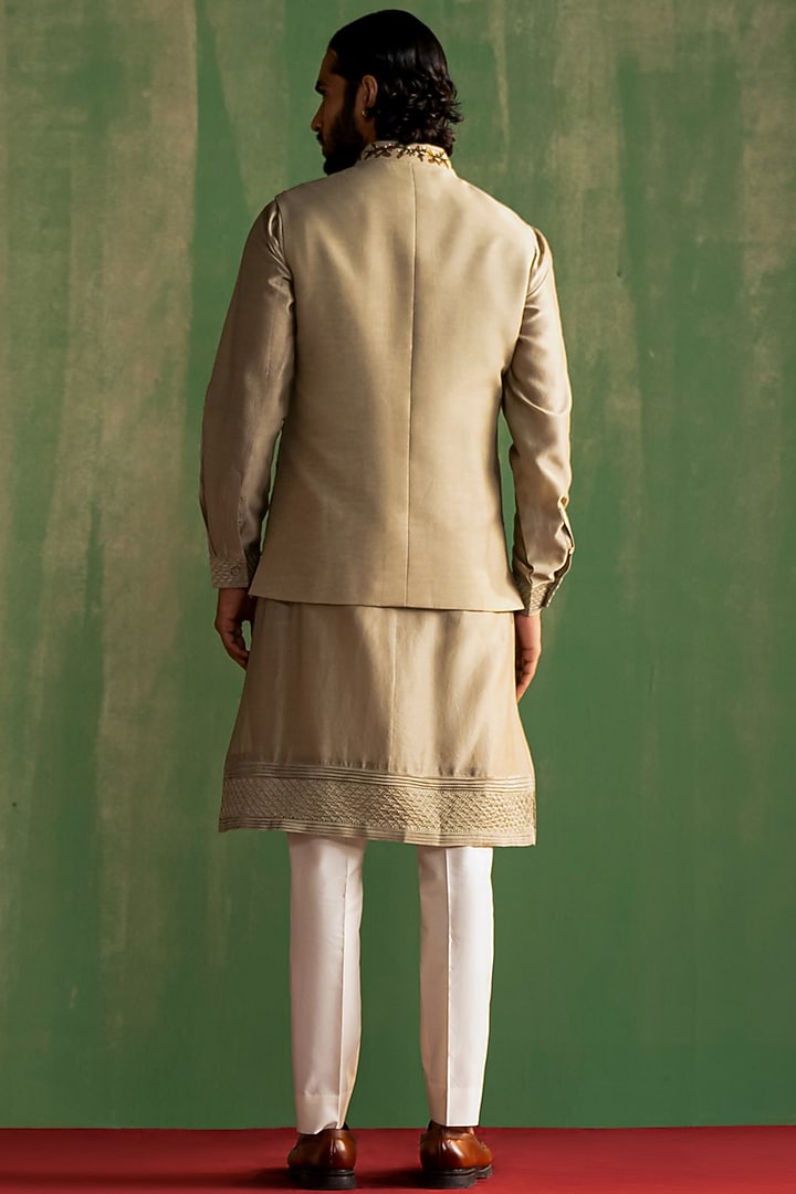 Light Grey Linen Satin Floral Embroidered Bundi Jacket Set by Studio Bagechaa Men at Pernia's Pop Up Shop