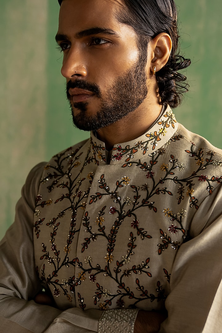 Light Grey Linen Satin Floral Embroidered Bundi Jacket Set by Studio Bagechaa Men at Pernia's Pop Up Shop