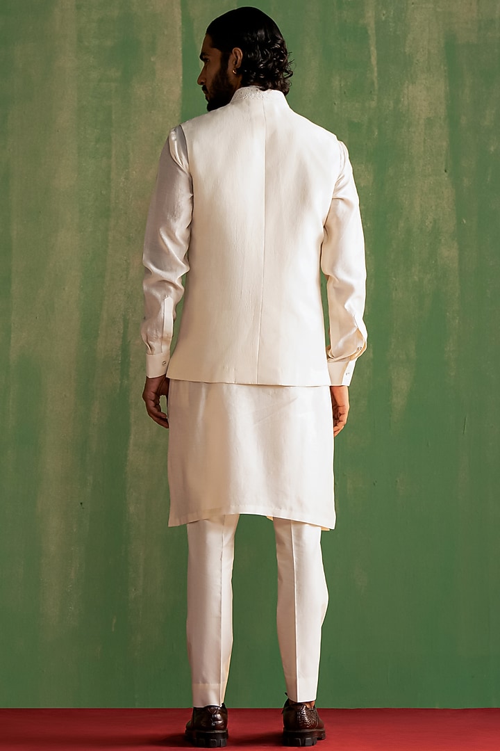 Ivory Linen Satin Floral Embroidered Bundi Jacket Set by Studio Bagechaa Men at Pernia's Pop Up Shop