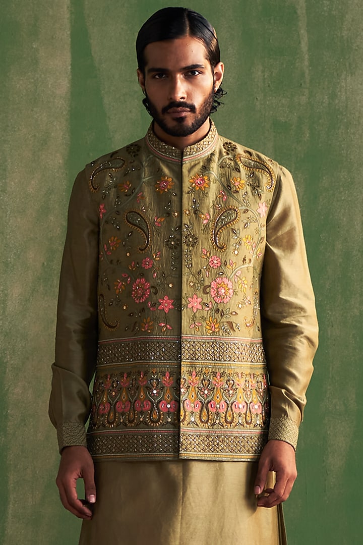 Sage Green Linen Satin Floral Embroidered Bundi Jacket Set by Studio Bagechaa Men at Pernia's Pop Up Shop