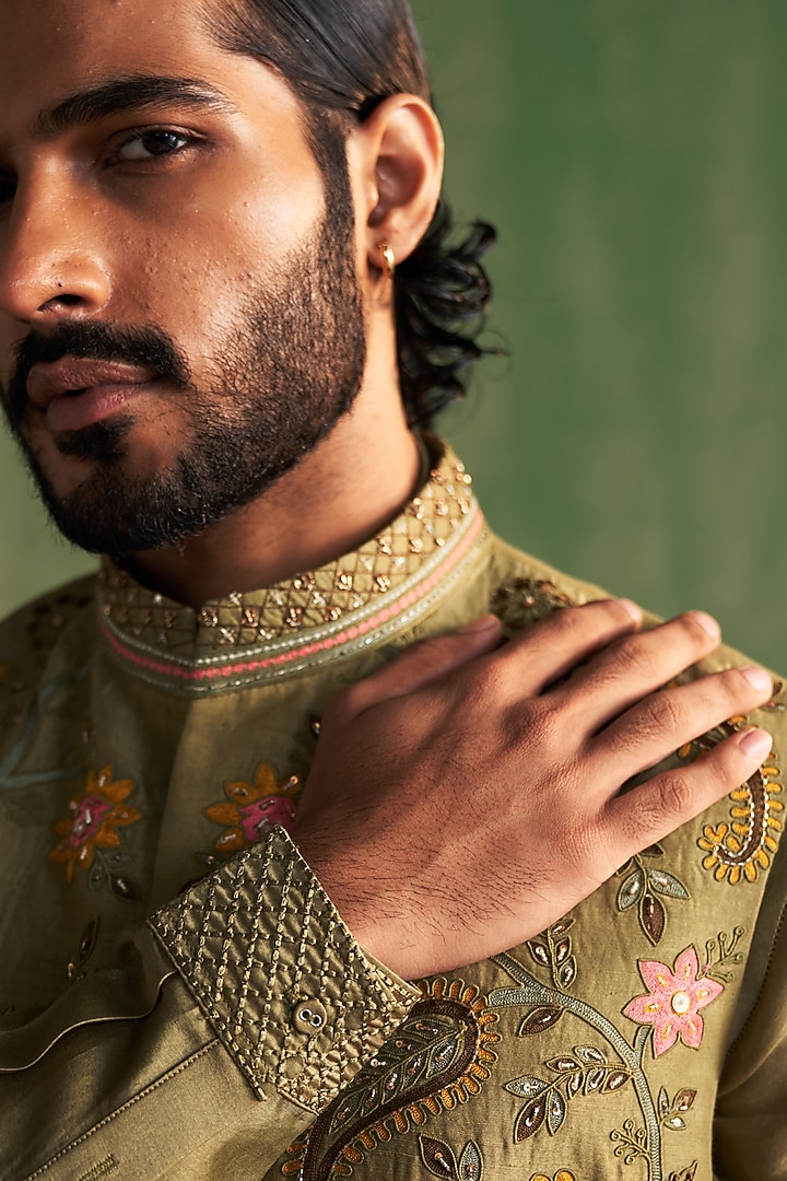 Sage Green Linen Satin Floral Embroidered Bundi Jacket Set by Studio Bagechaa Men at Pernia's Pop Up Shop