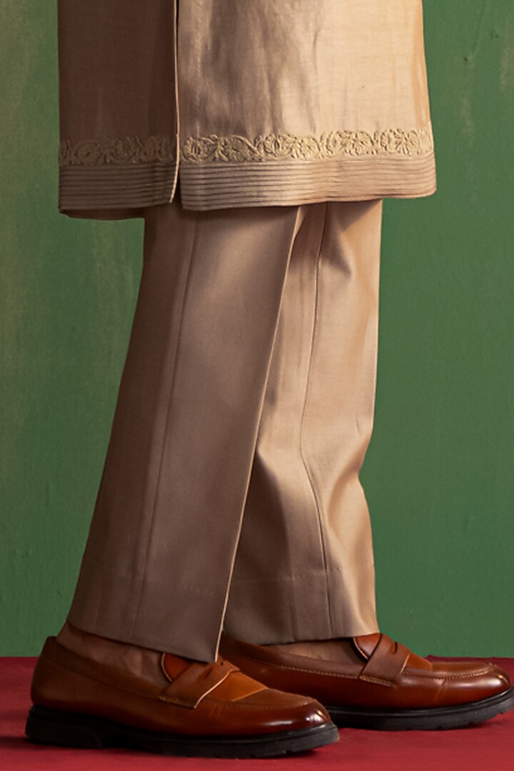 Grey Raw Silk Embroidered Bundi Jacket Set by Studio Bagechaa Men at Pernia's Pop Up Shop