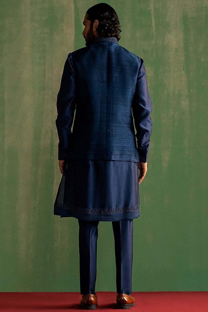 Midnight Blue Raw Silk Embroidered Bundi Jacket Set by Studio Bagechaa Men at Pernia's Pop Up Shop