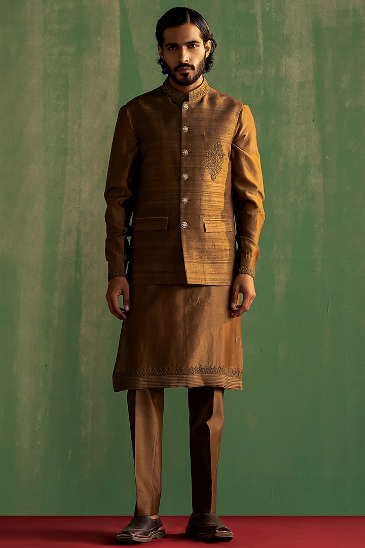 Brown Raw Silk Embroidered Bundi Jacket Set by Studio Bagechaa Men at Pernia's Pop Up Shop