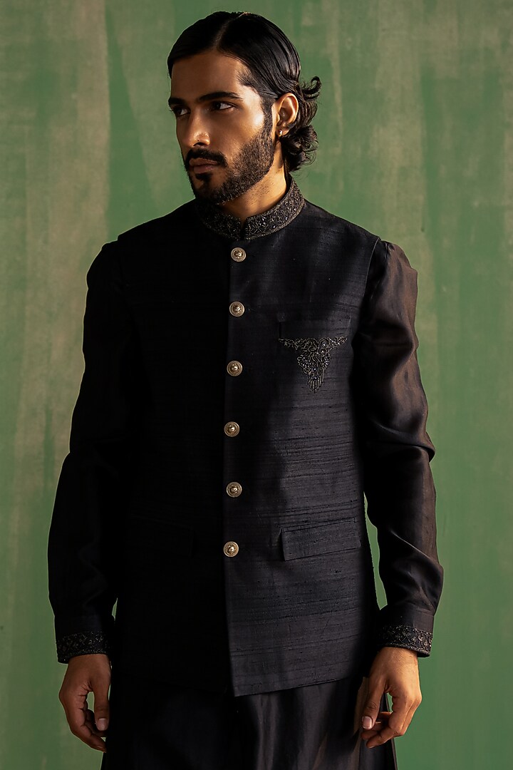 Black Raw Silk Embroidered Bundi Jacket Set by Studio Bagechaa Men at Pernia's Pop Up Shop