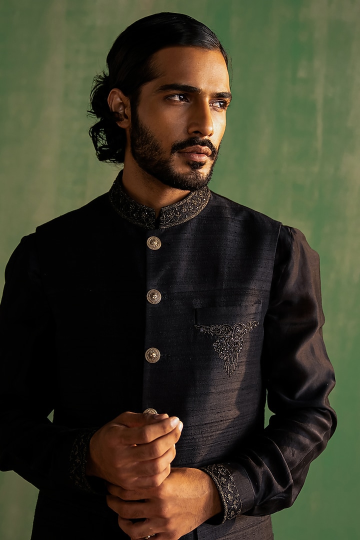 Black Raw Silk Embroidered Bundi Jacket Set by Studio Bagechaa Men at Pernia's Pop Up Shop