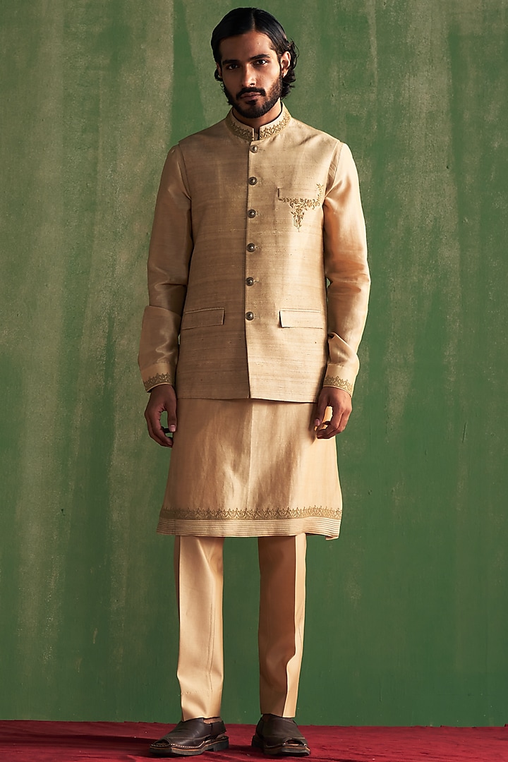 Beige Raw Silk Embroidered Bundi Jacket Set by Studio Bagechaa Men at Pernia's Pop Up Shop