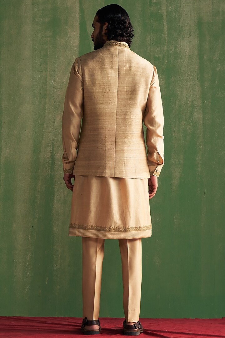 Beige Raw Silk Embroidered Bundi Jacket Set by Studio Bagechaa Men at Pernia's Pop Up Shop