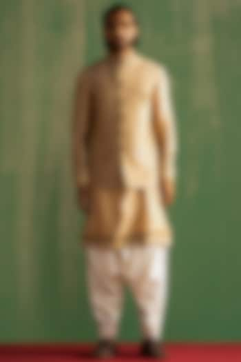 Beige Raw Silk Embroidered Bundi Jacket Set by Studio Bagechaa Men at Pernia's Pop Up Shop