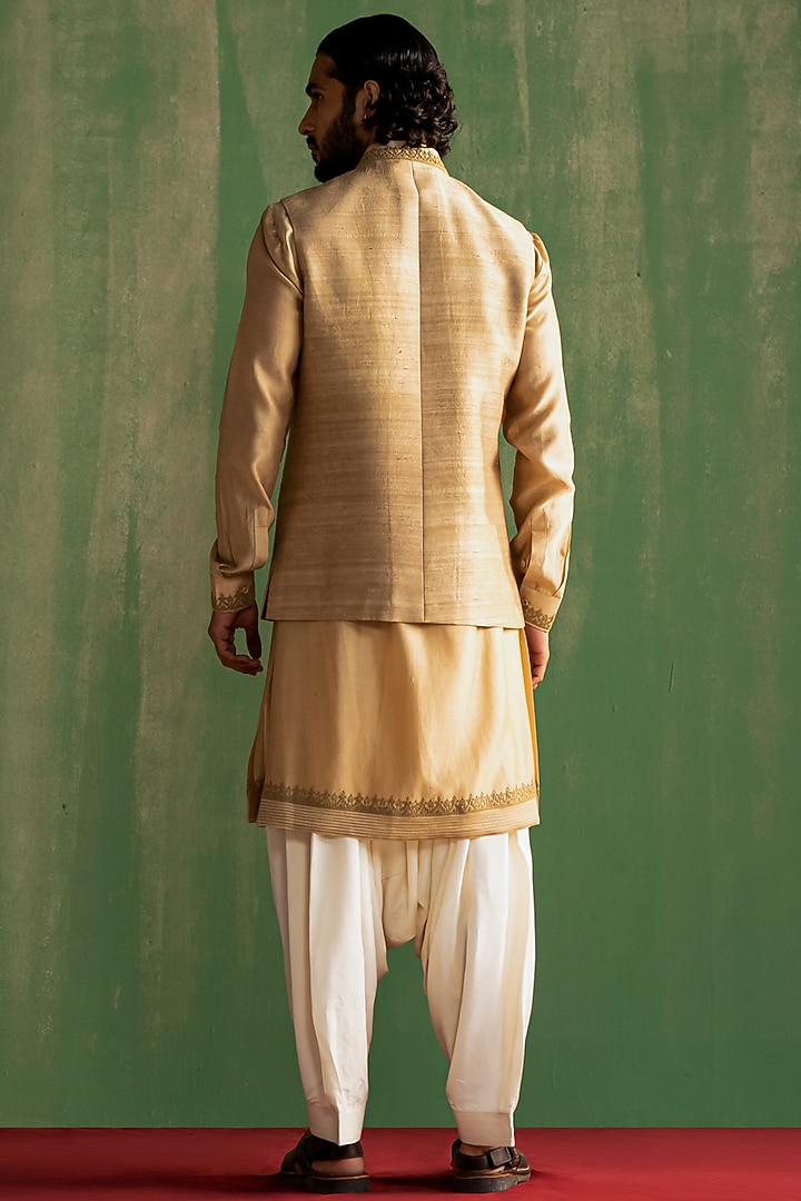 Beige Raw Silk Embroidered Bundi Jacket Set by Studio Bagechaa Men at Pernia's Pop Up Shop