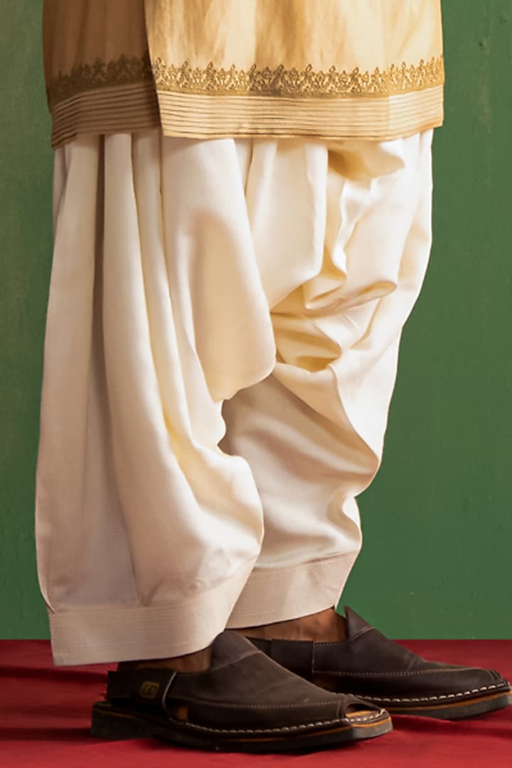 Beige Raw Silk Embroidered Bundi Jacket Set by Studio Bagechaa Men at Pernia's Pop Up Shop
