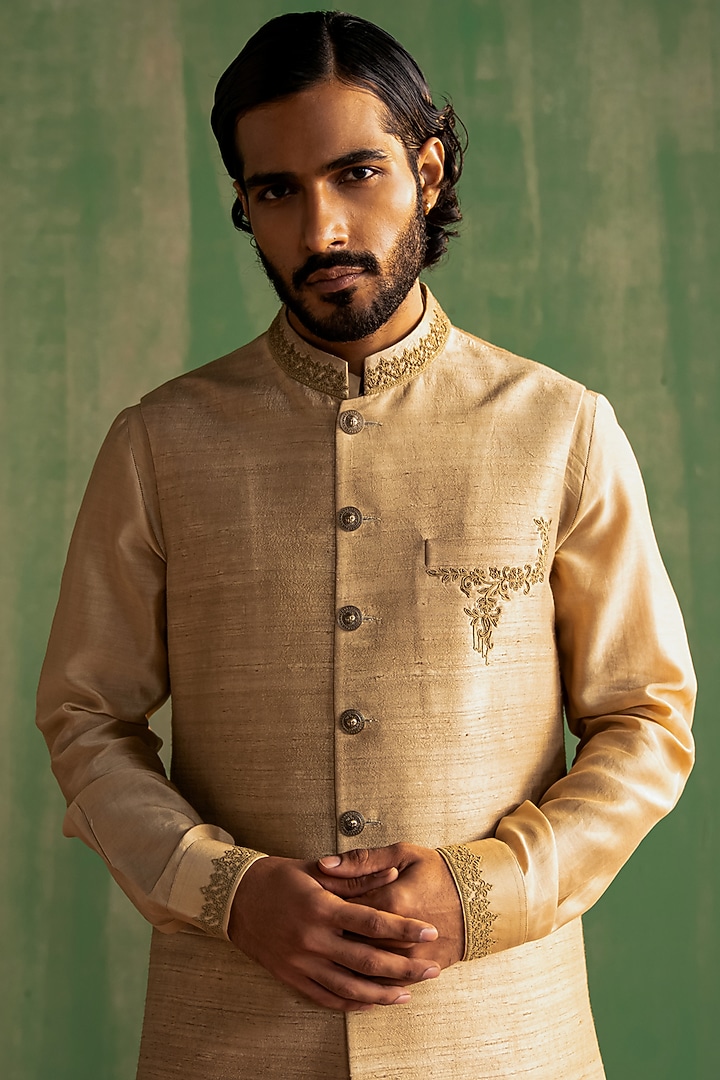 Beige Raw Silk Embroidered Bundi Jacket Set by Studio Bagechaa Men at Pernia's Pop Up Shop