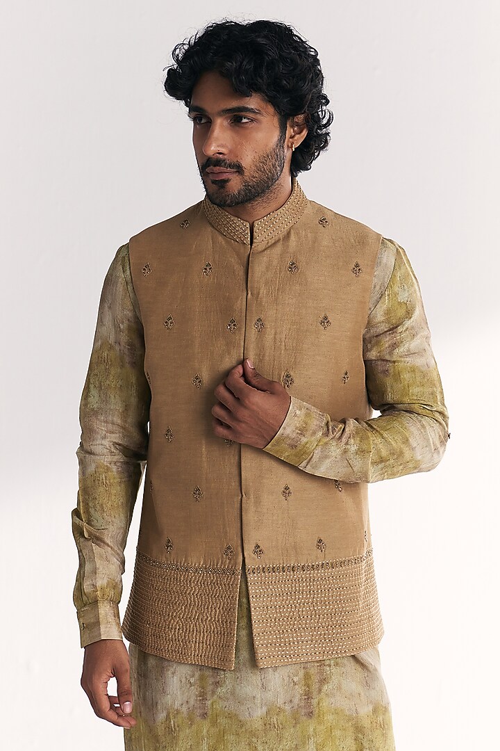 Green Linen Satin Floral Embroidered Nehru Jacket Set by Studio Bagechaa Men at Pernia's Pop Up Shop