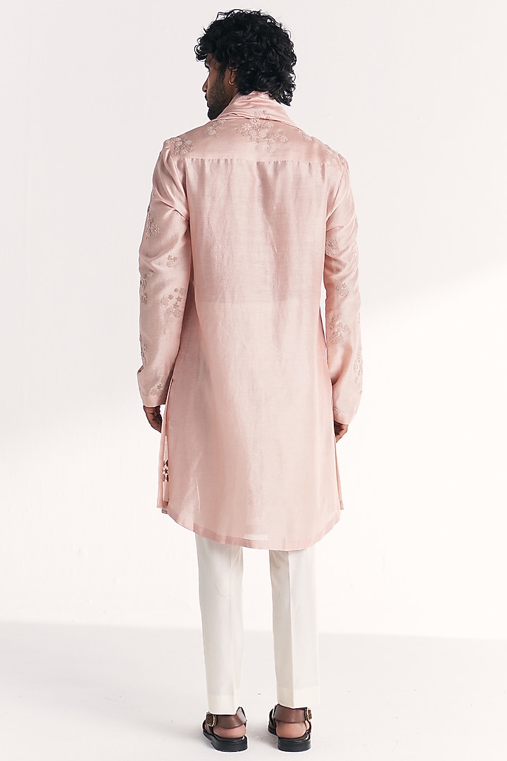 Light Pink Chanderi Hand Embroidered Kurta Set by Studio Bagechaa Men at Pernia's Pop Up Shop