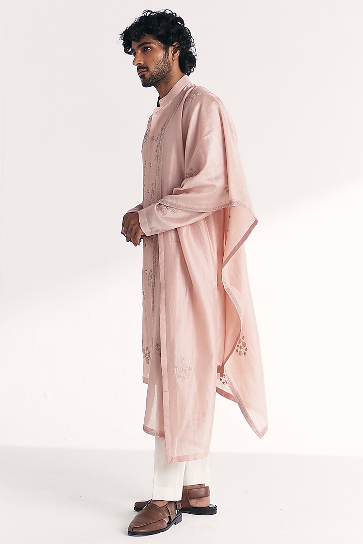 Light Pink Chanderi Hand Embroidered Kurta Set by Studio Bagechaa Men at Pernia's Pop Up Shop