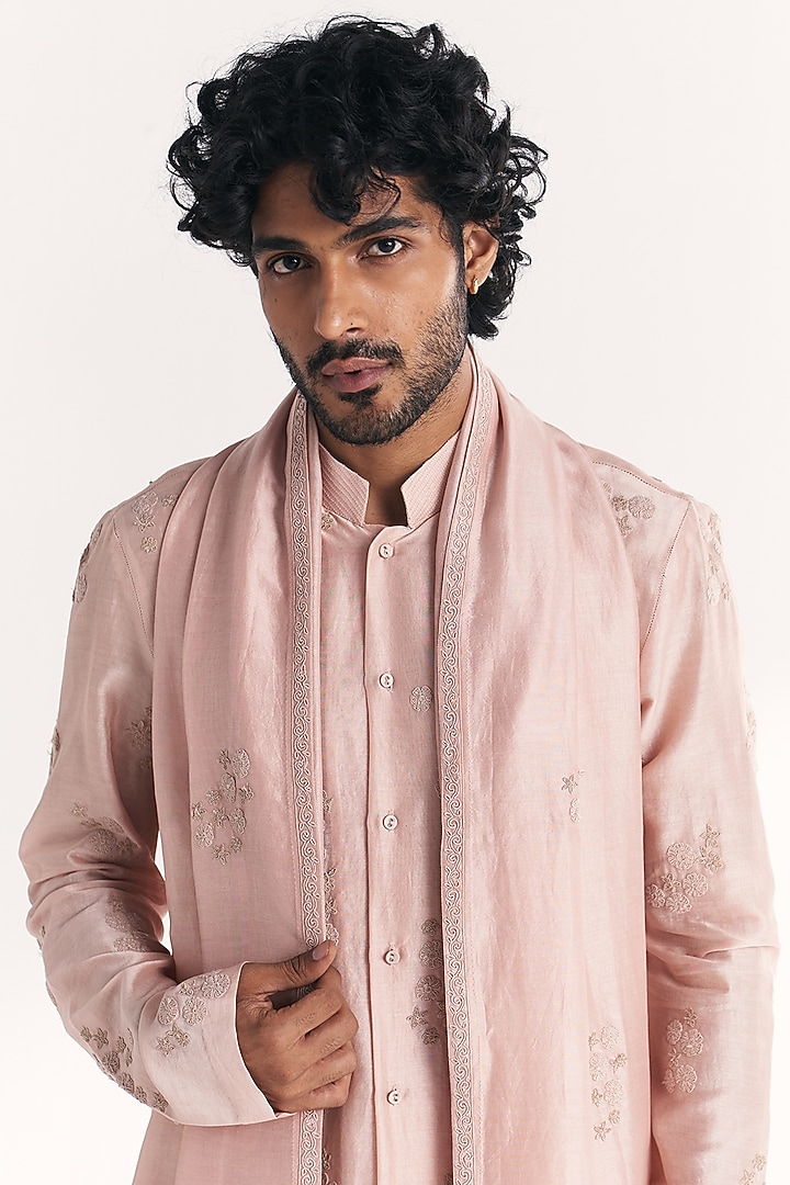 Light Pink Chanderi Hand Embroidered Kurta Set by Studio Bagechaa Men at Pernia's Pop Up Shop