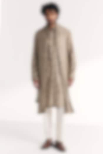 Grey Chanderi Hand Embroidered Kurta Set by Studio Bagechaa Men at Pernia's Pop Up Shop