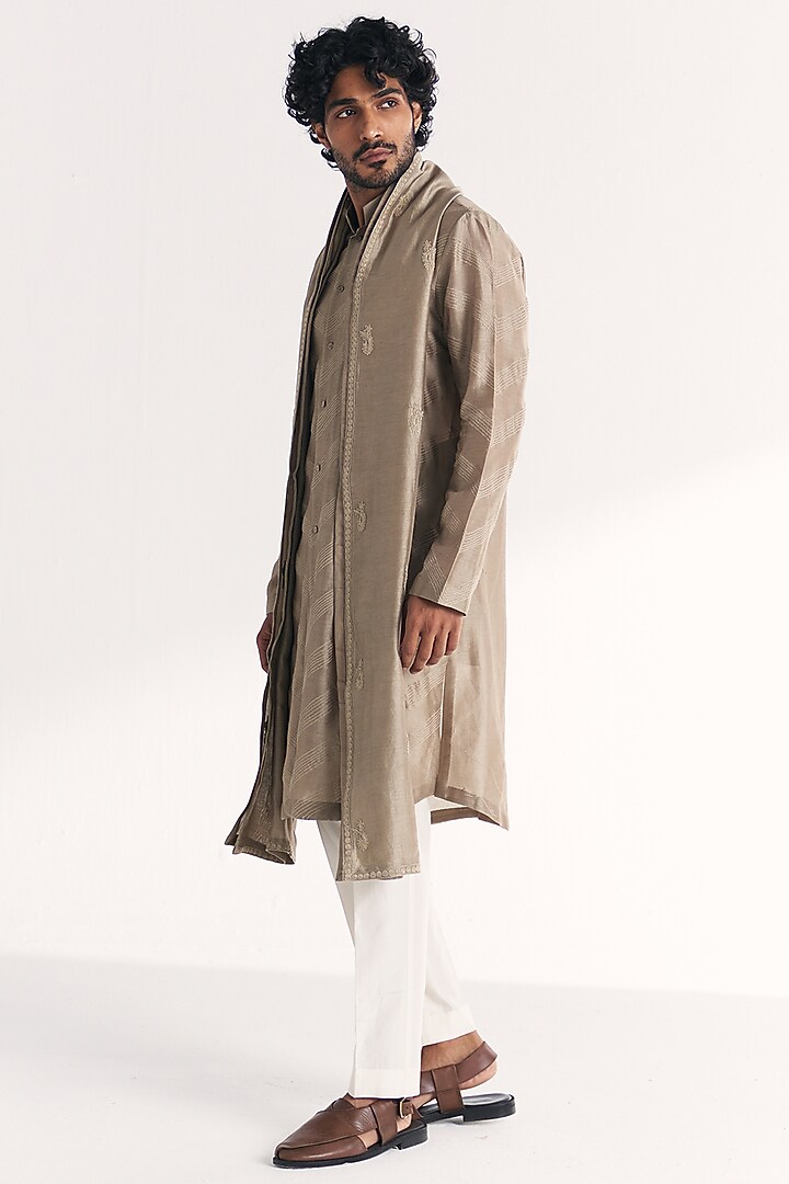 Grey Chanderi Hand Embroidered Kurta Set by Studio Bagechaa Men at Pernia's Pop Up Shop