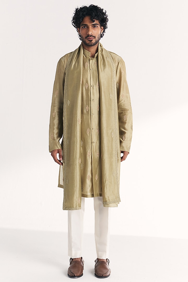 Green Chanderi Hand Embroidered Kurta Set by Studio Bagechaa Men at Pernia's Pop Up Shop