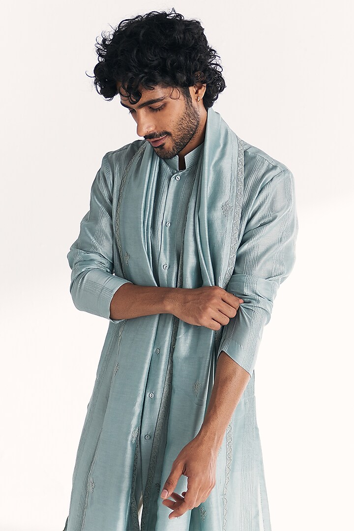 Blue Chanderi Hand Embroidered Kurta Set by Studio Bagechaa Men at Pernia's Pop Up Shop