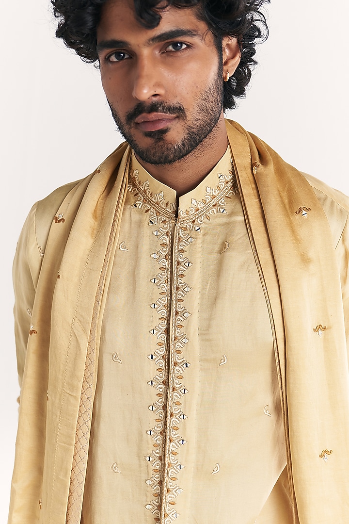 Yellow Chanderi Hand Embroidered Kurta Set by Studio Bagechaa Men at Pernia's Pop Up Shop
